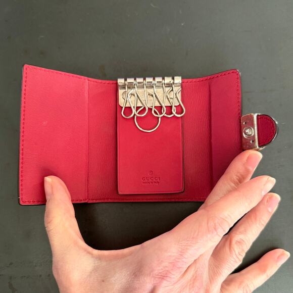 FULL INCLUSION GUCCI Pink Patent Key Case Wallet Silver red Bag charm - Picture 8 of 13